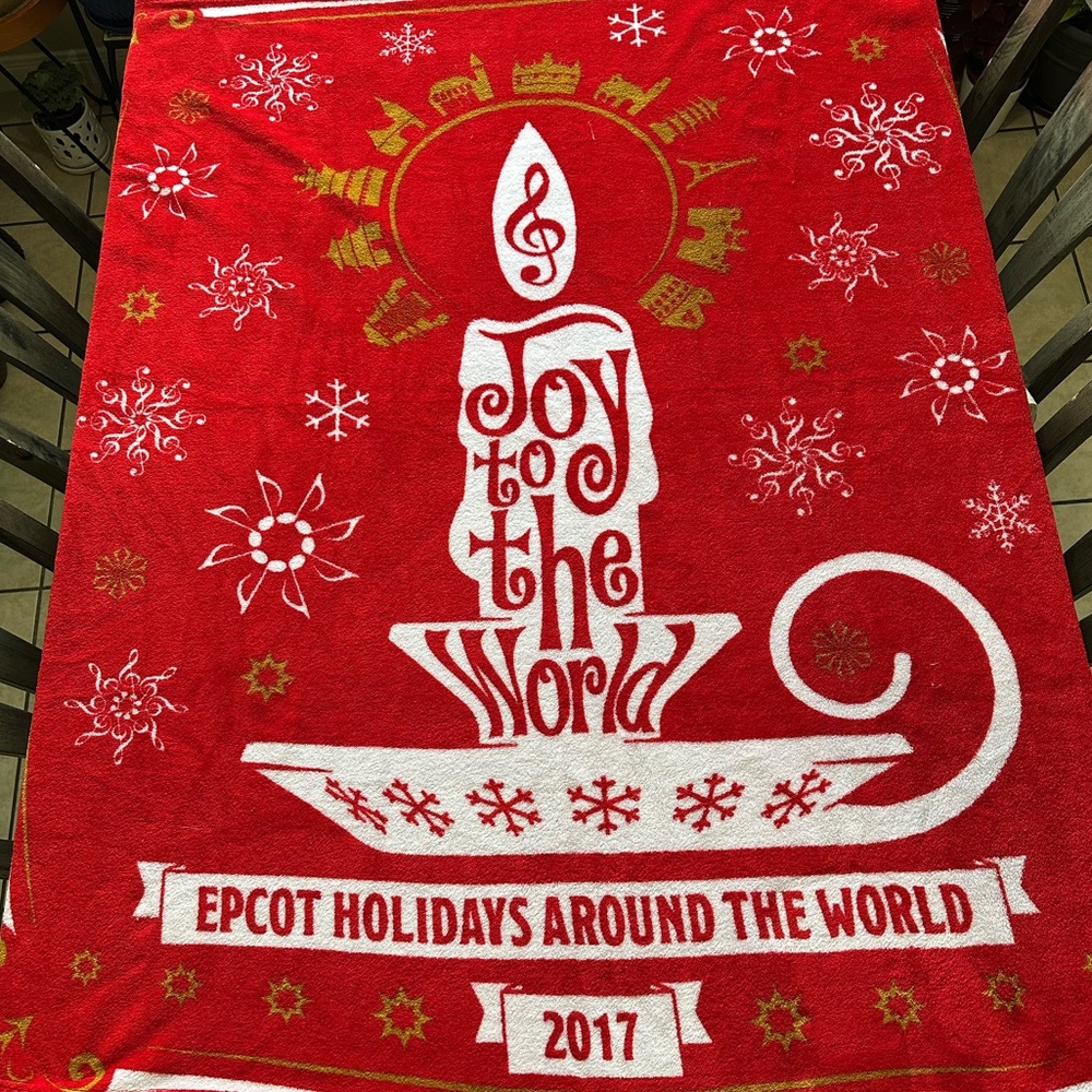 Disney| collectible 2017 Disney parks Christmas Fleece throw blanket 50”x55”